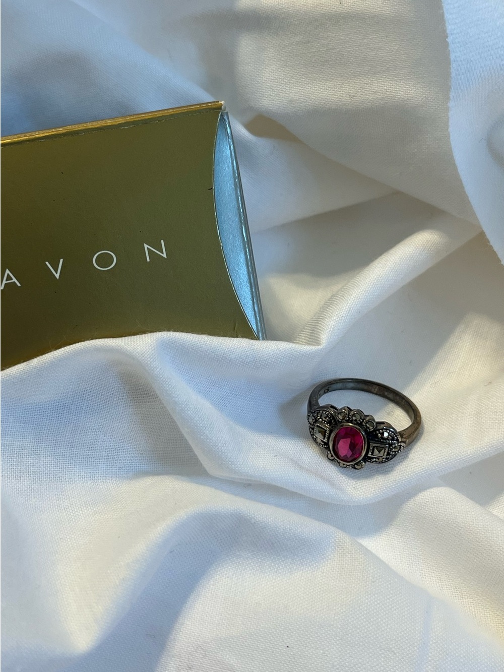 NIB Vintage Avon Ring